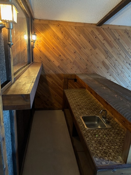 Building Photo - 4746 E Skyline Dr