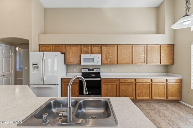 Building Photo - 8611 W Alex Ave