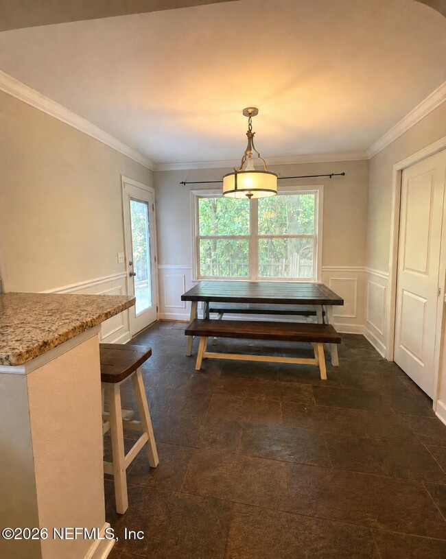 Building Photo - 2844 Cherokee Cir S