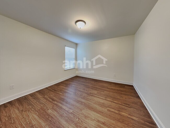 Building Photo - 203 Gregory Dr