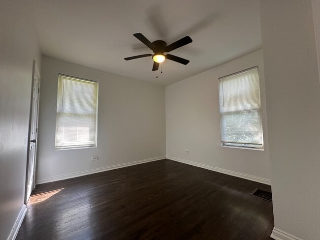 Building Photo - 4BR / 1BA Home with Basement – Near Rainbo...