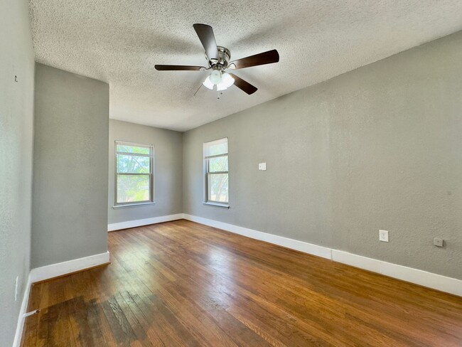 Building Photo - Rental
