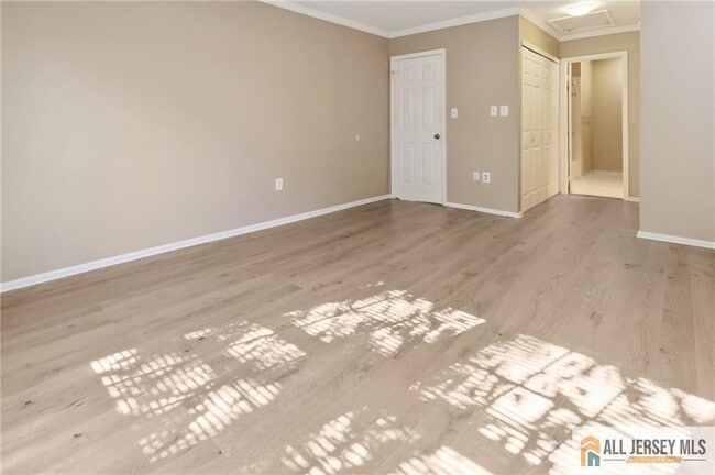 Building Photo - 10 Brookline Ct