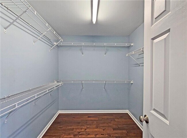 Building Photo - 1215 Clandon Pl