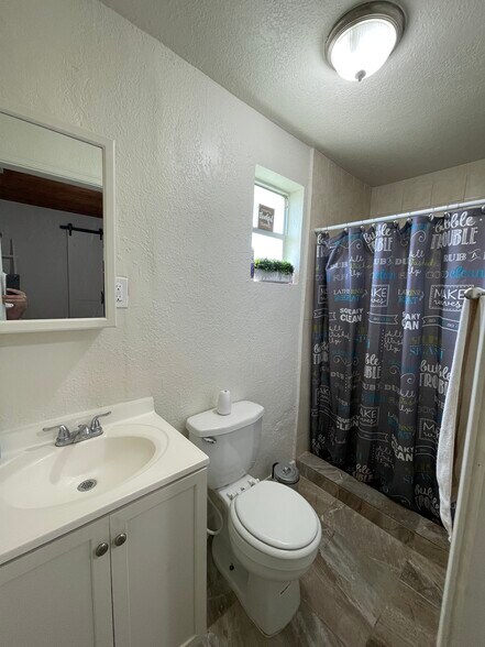 Building Photo - 1008 3rd St