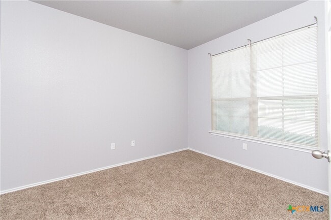 Building Photo - 6601 Clear Brook Dr