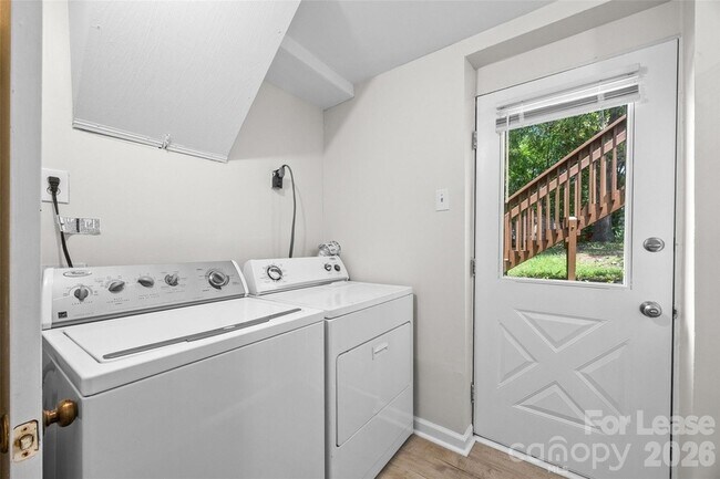 Building Photo - 10715 Derry Dr