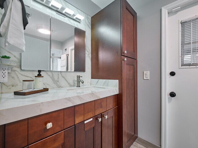 Building Photo - 1267 Summerwood Cir