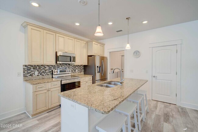 Building Photo - 6813 S Lagoon Dr