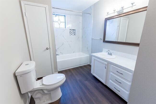 Building Photo - 328 Lake View Dr