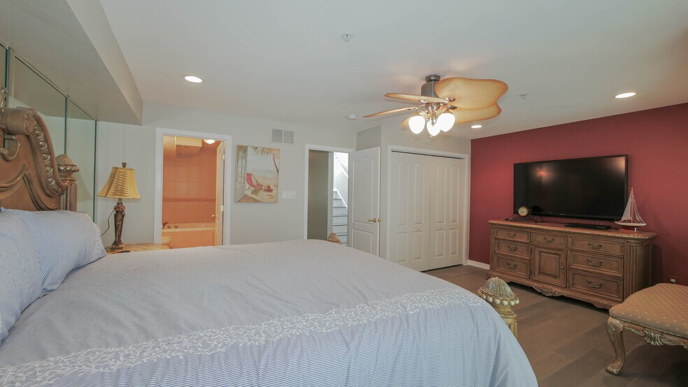 Building Photo - 137 S Berkley Sq