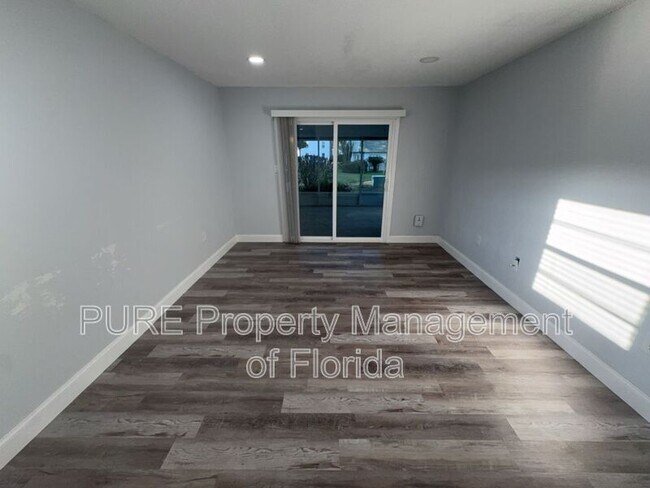 Building Photo - 1610 SE 25th St