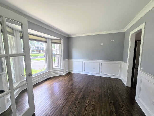 Building Photo - 1217 Springdale Cir
