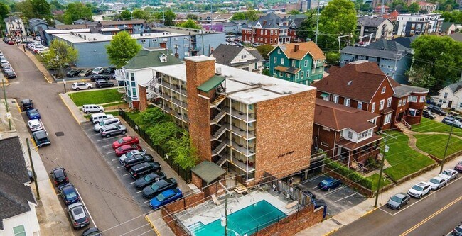 Building Photo - 1BR Condo | In-Unit Laundry, City Views, Walk to UTK