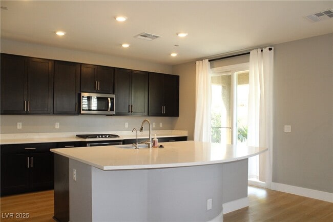 Building Photo - 3162 Casalotti Ave