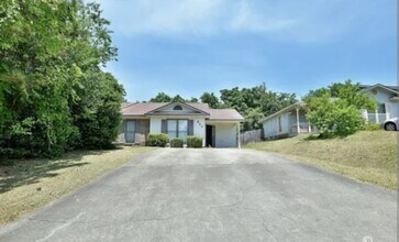 Building Photo - 3 Bedroom 2 Bath- back yard covered patio