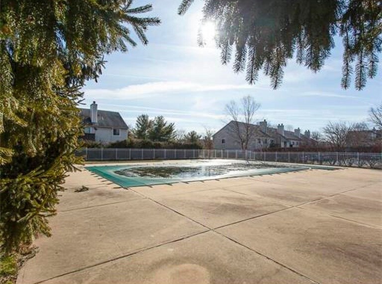 Building Photo - 2110 Aspen Dr