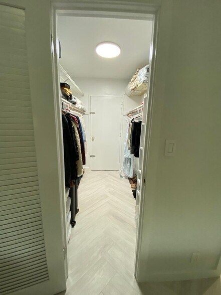 Building Photo - 2500 NE 48th Ln