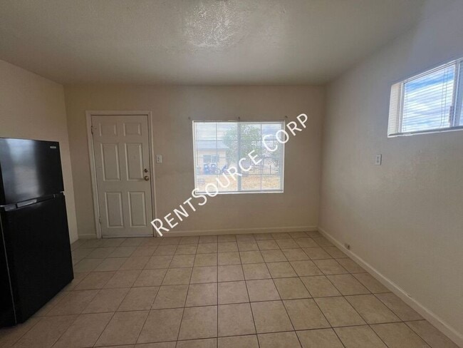 Building Photo - 2542 Main St