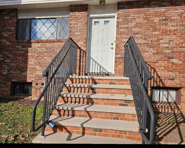 Primary Photo - 913 Merritt Dr