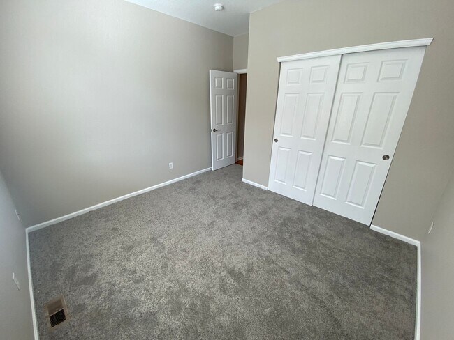 Building Photo - Spacious Home in Horizon Estates