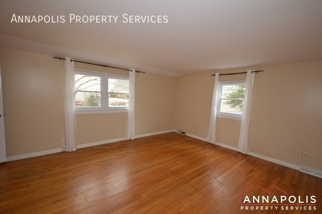 Building Photo - 1066 Broadview Dr