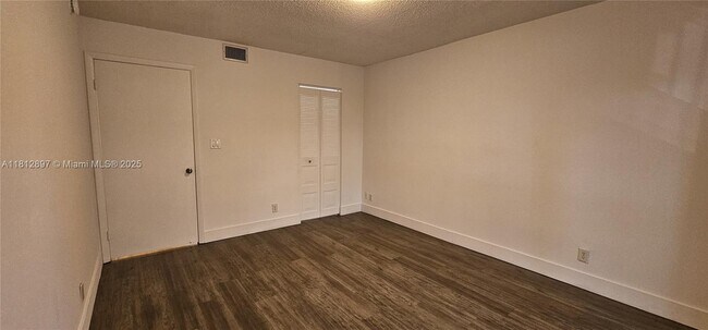 Building Photo - 8100 Geneva Ct