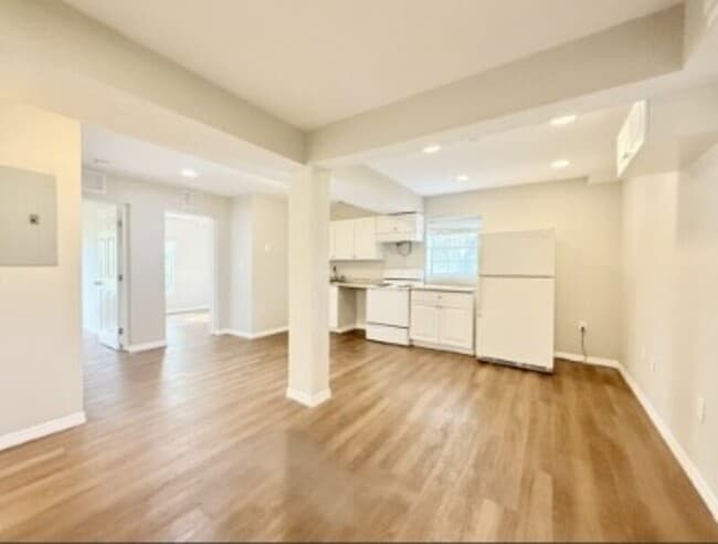 Building Photo - 425 F St