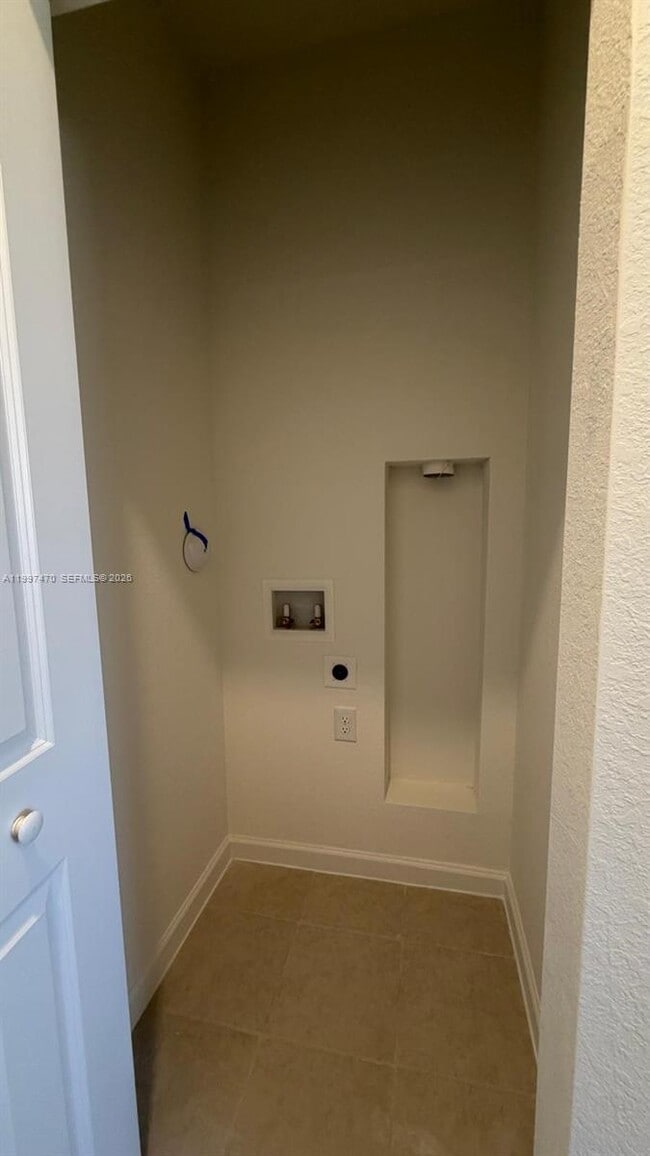 Building Photo - 1077 SE 2nd St