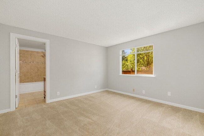Building Photo - 11121 NE 154th St