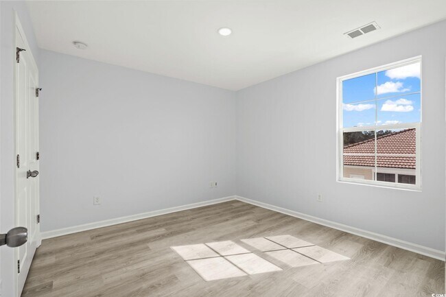 Building Photo - 336 Hidden Cove Dr