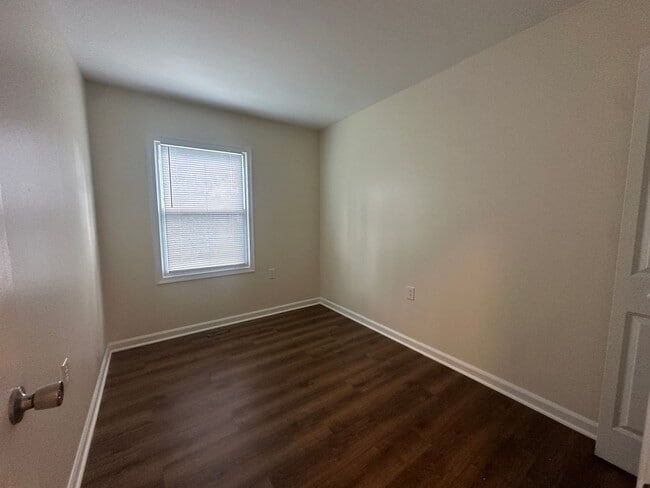 Building Photo - 215 Kimberly Way