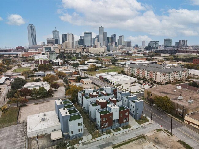 Building Photo - 1515 S Akard St
