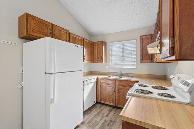 Building Photo - 2390 Middleton Ct