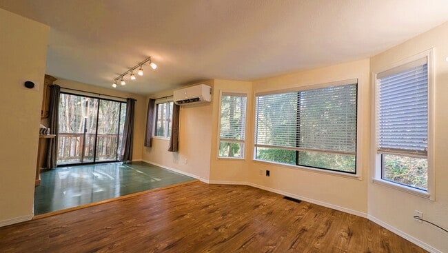 Building Photo - 11009 112th Ave NE