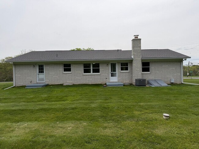 Building Photo - 3 Bedroom Rancher-Country Setting