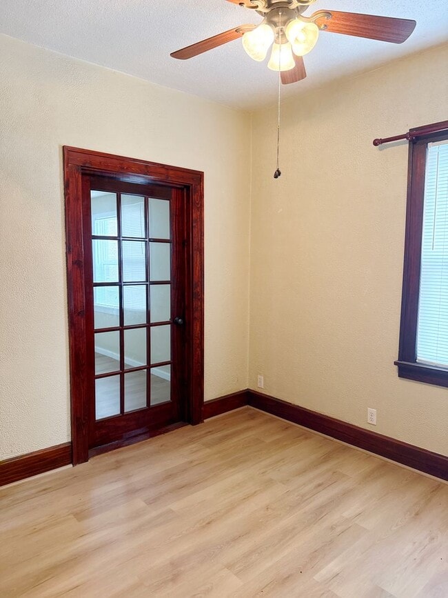 Building Photo - For Rent...850 Rice St, Wood River, IL 62095