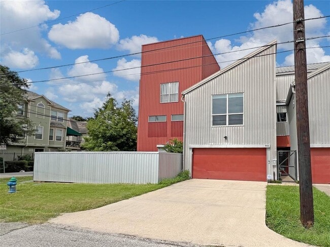 Building Photo - 803 Detering St