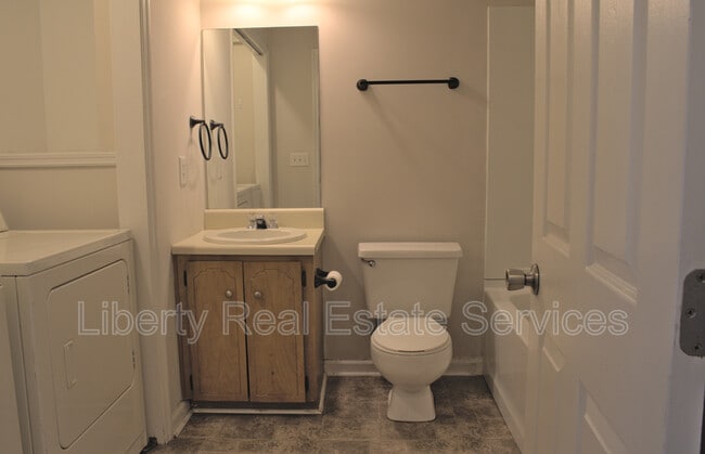 Building Photo - 709 Westridge Ct