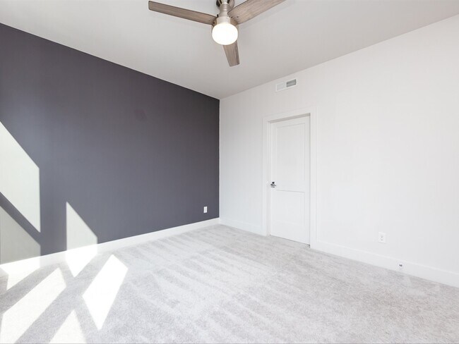 Building Photo - 1207 E 36th St