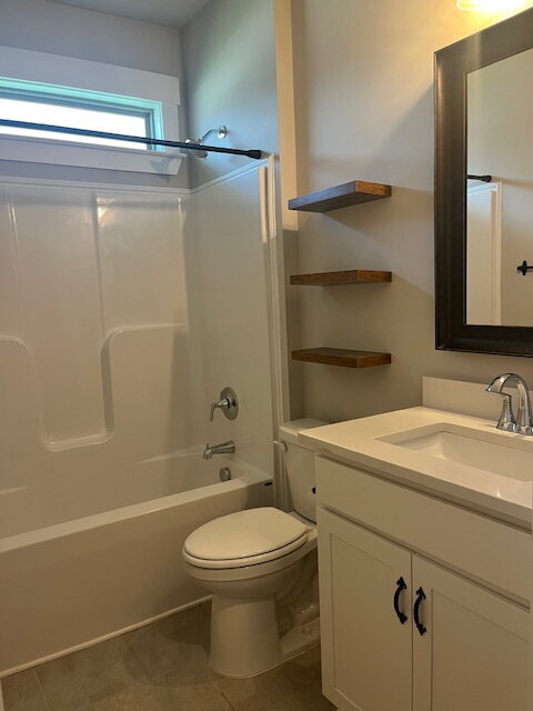 Building Photo - 14741 Greenleaf Dr