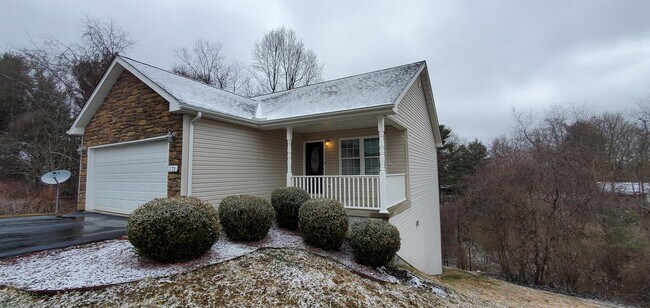 Building Photo - 172 Beth Ln