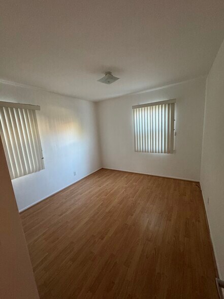 Building Photo - 11976 Walnut Ln