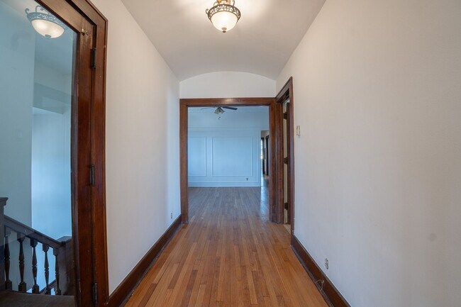 Building Photo - 2222 E Park Pl