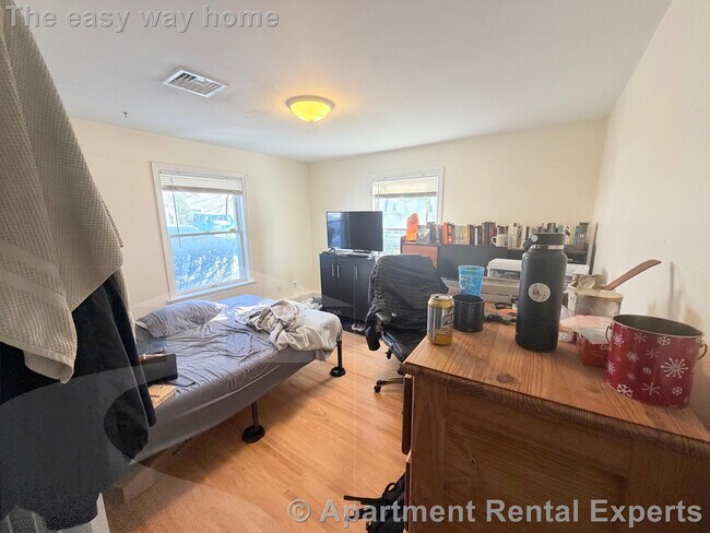 Building Photo - 11 Kent Ct