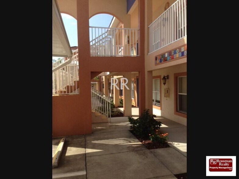 Building Photo - Santa Barbara Villas