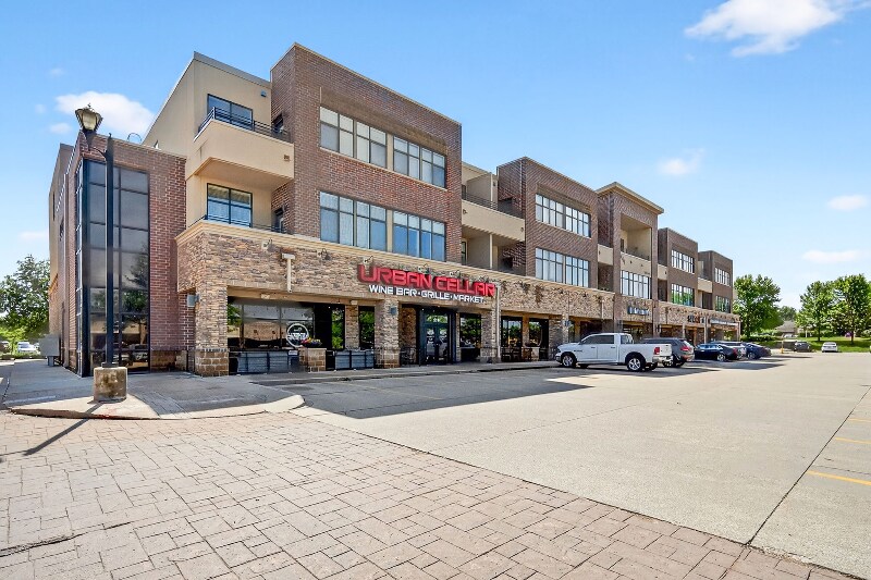 Building Photo - 640 S 50th St