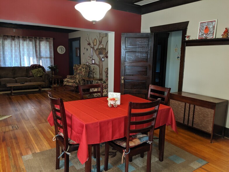 Dining room - 4910 E 6th Ave