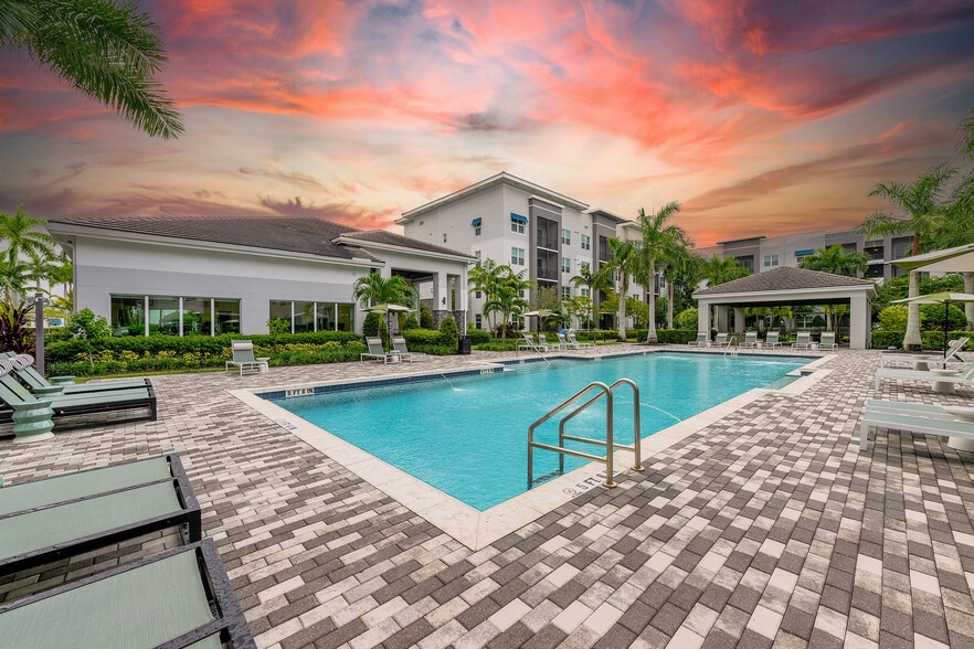 Resort Style Pool - The Point at Palm Beach Grove