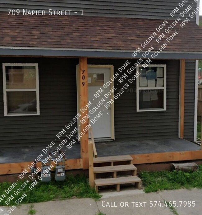 Building Photo - 709 Napier St